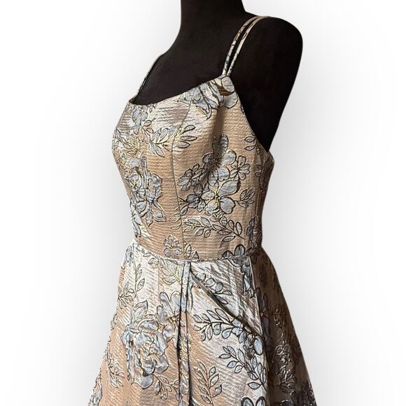 NWT Blondie Nites Juniors Beige Scoop Neck Floral Brocade Formal Ball Gown Sz 7 - Picture 4 of 16
